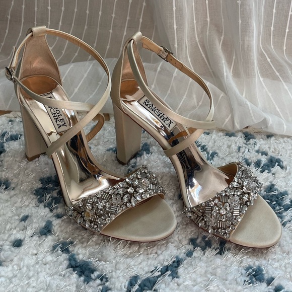 Badgley Mischka Sandra Heels - Picture 2 of 9